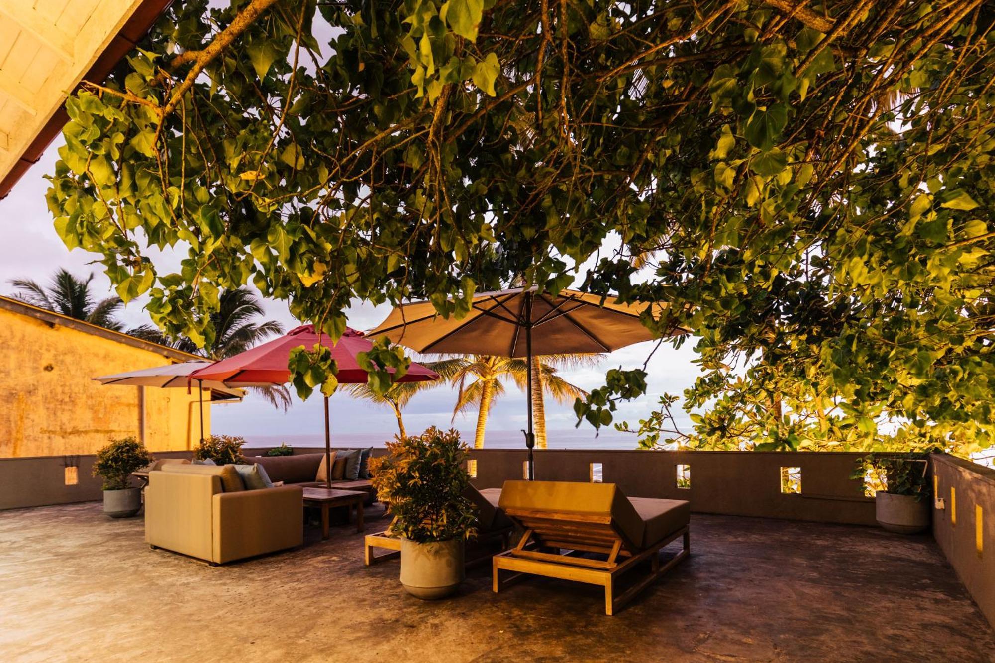 Sea Salt Society Hotel Hikkaduwa Buitenkant foto