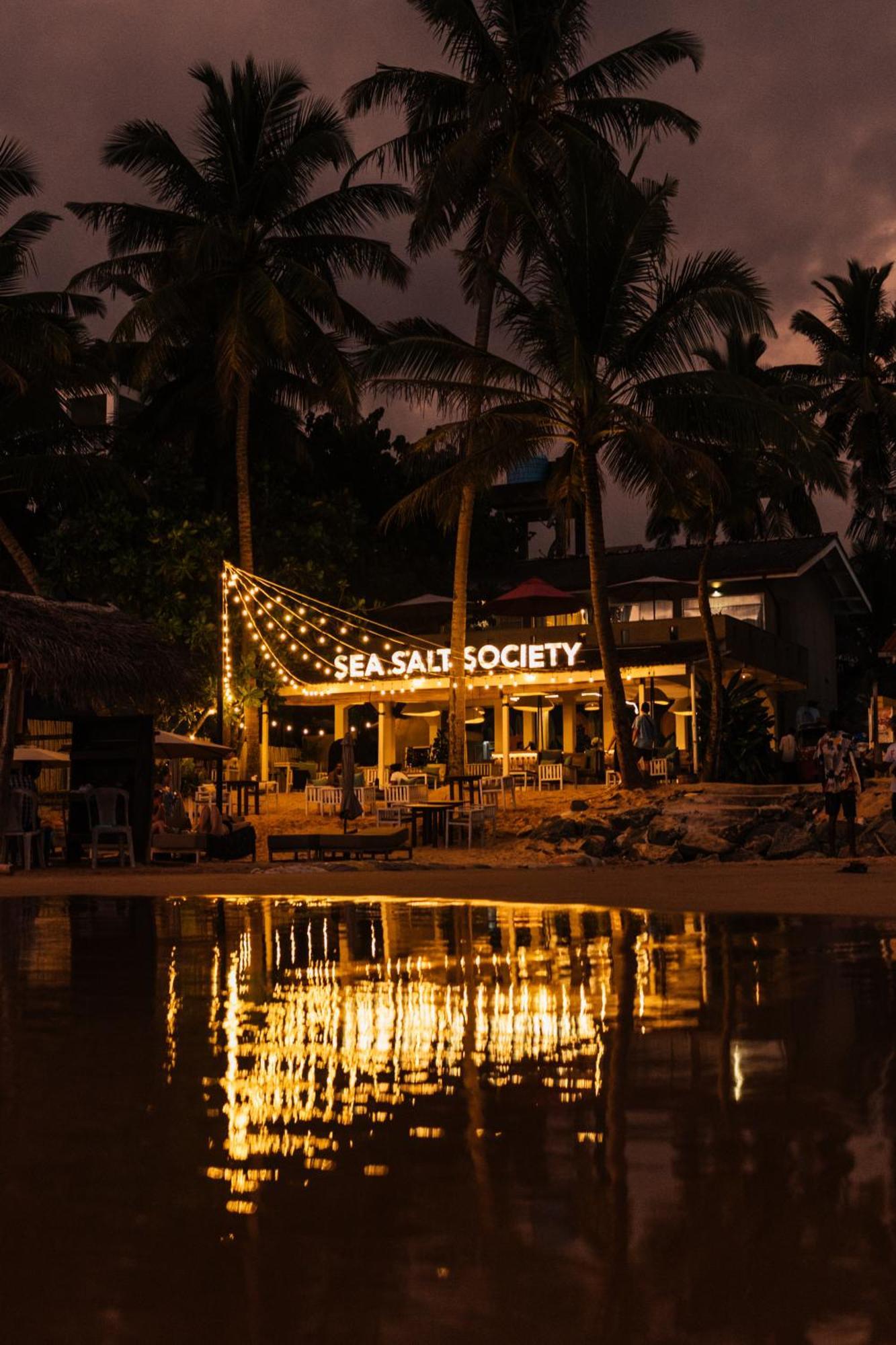 Sea Salt Society Hotel Hikkaduwa Buitenkant foto